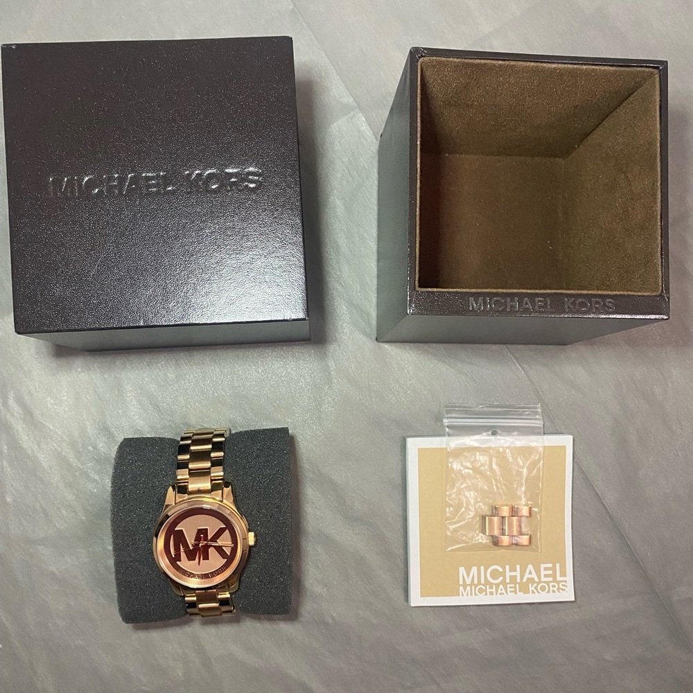 Michael Kors Women MK3334 Logo Dial Watch Rose Gold Stainless Quartz New Battery